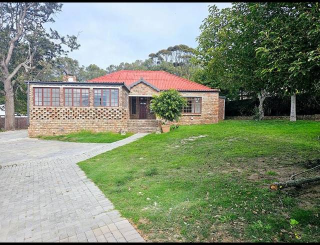 3 BEDROOM HOUSE FOR SALE IN MOSSEL BAY CENTRAL